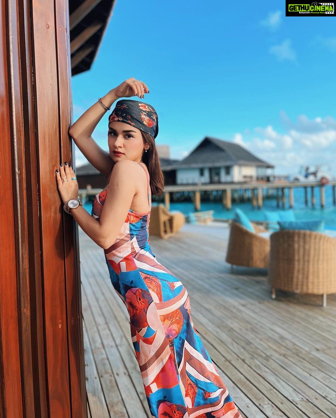 Avneet Kaur Instagram - You are my blue crayon, the one I never have enough of, the one I used to color my sky.💙