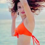 Avneet Kaur Instagram - 🧡☀️ Hair: @styleebyv Lens: @swaticosmetics Maldives