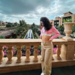 Avneet Kaur Instagram - I am a lost girl from neverland.💕⛰🌨☀️ Wearing- @urbanic_in 📸- @sonianandra