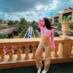 Avneet Kaur Instagram - I am a lost girl from neverland.💕⛰🌨☀️ Wearing- @urbanic_in 📸- @sonianandra