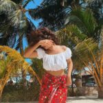 Avneet Kaur Instagram - I love the new @kayak_in travel app. #SearchOneAndDone . I make sure I check it when planning any trip as it compares prices from multiple travel sites at once . Don't miss out go check their app now to save on your next trip ! I'm happy working on them since I already use them for my trips ! #ad Maldives