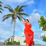 Avneet Kaur Instagram - Sunsets and palm trees.🧡🌴🌅✨ Wearing- @urbanic_in . . . . . . @ncstravels @emeraldmaldivesresortspa Emerald Maldives Resort & Spa