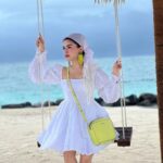 Avneet Kaur Instagram - Paradise found.🤍🥥🍁 #Maldives2022 #TravelWithAk #SeeTheWorldWithAk #Monsoon . . . . Wearing- @leaclothingco @ncstravels @emeraldmaldivesresortspa Emerald Maldives Resort & Spa