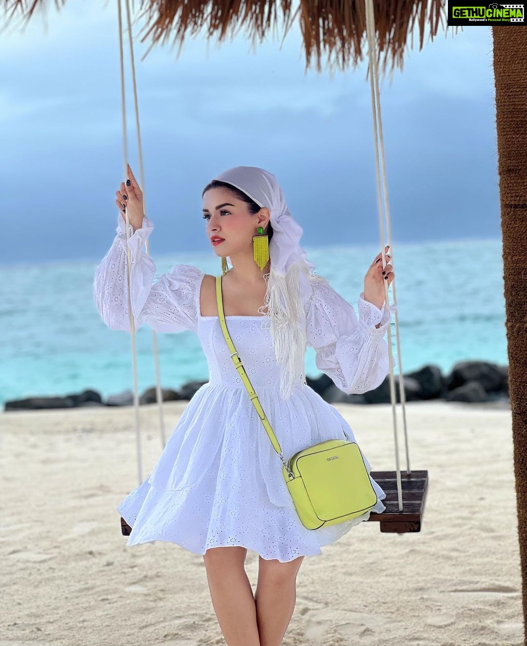 Avneet Kaur Instagram - Paradise found.🤍🥥🍁 #Maldives2022 #TravelWithAk #SeeTheWorldWithAk #Monsoon . . . . Wearing- @leaclothingco @ncstravels @emeraldmaldivesresortspa Emerald Maldives Resort & Spa