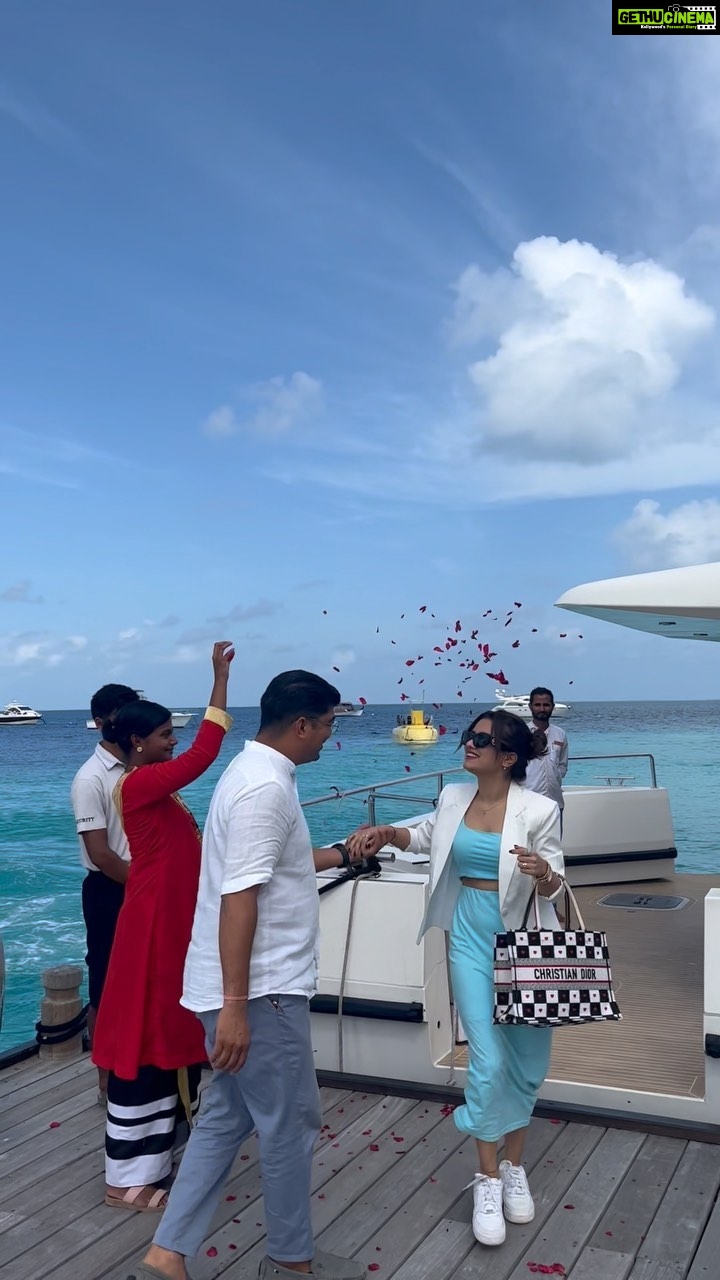 Avneet Kaur Instagram - Touchdown Maldives! 🐬🌊🇲🇻✨ @kayak_in #aahistaaahista #reelsinstagram #reelitfeelit #travel #seetheworldwithak