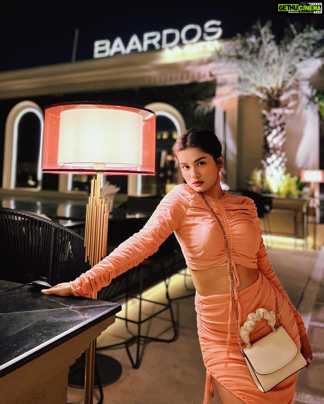 Avneet Kaur Instagram - I wish to live a life that causes my soul to dance inside my body.♥️✨ Styling : @styling.your.soul Outfit: @herinofficial Baardos La Citta