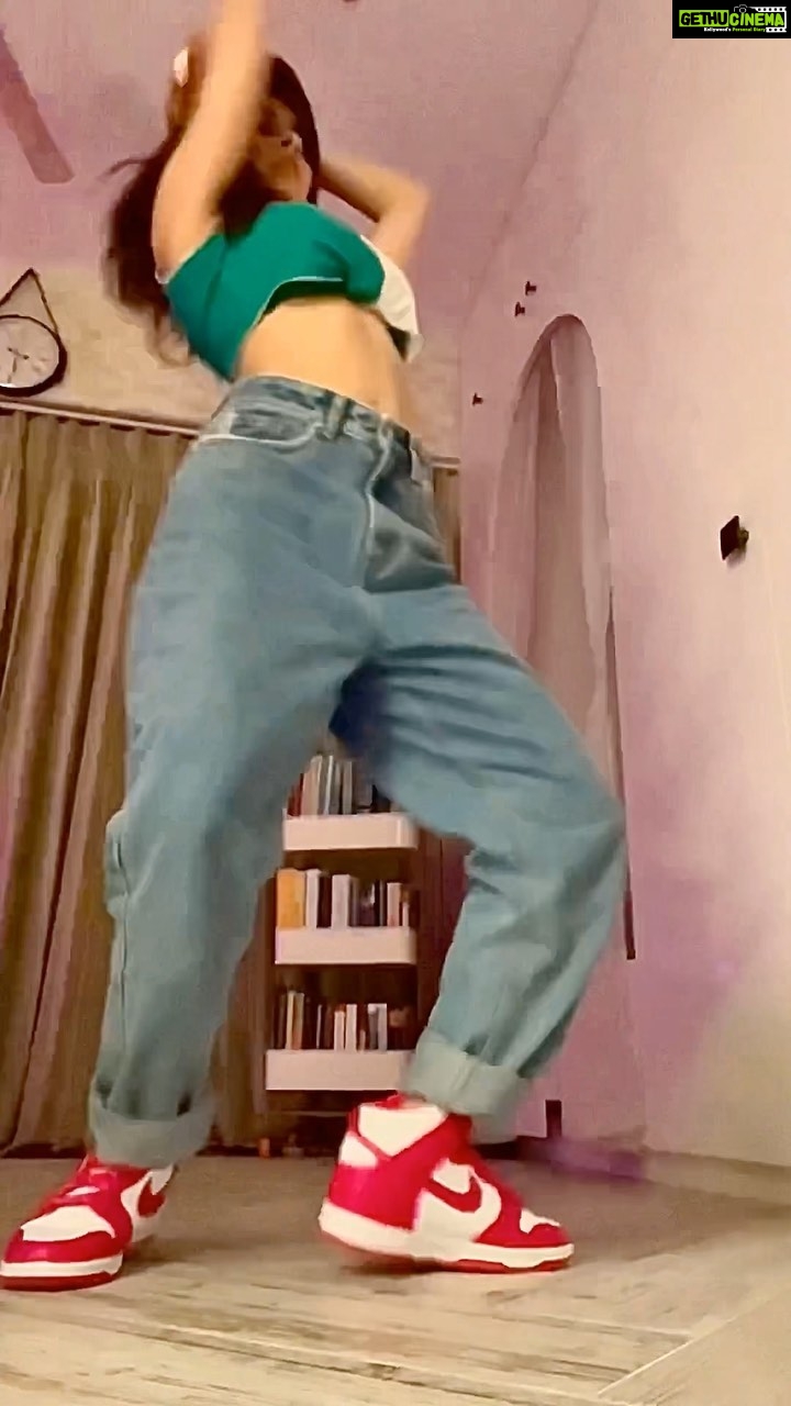 Avneet Kaur Instagram - Cause I canβt get this beat out of my head!πππ₯ #reelsinstagram #reelitfeelit #dance