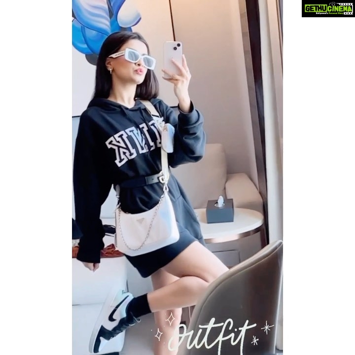 Avneet Kaur Instagram - #Ootd 1 or 2 ??❤️ Dubai, United Arab Emiratesدبي