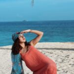 Avneet Kaur Instagram - Ocean+sand= happiness 💙🌊🦋 #maldives #2022 #travelwithak #seetheworldwithak Styling: @styling.your.soul Outfit: @sorayabymalvika Maldives