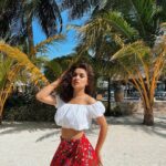 Avneet Kaur Instagram - I love the new @kayak_in travel app. #SearchOneAndDone . I make sure I check it when planning any trip as it compares prices from multiple travel sites at once . Don't miss out go check their app now to save on your next trip ! I'm happy working on them since I already use them for my trips ! #ad Maldives