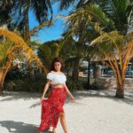 Avneet Kaur Instagram - I love the new @kayak_in travel app. #SearchOneAndDone . I make sure I check it when planning any trip as it compares prices from multiple travel sites at once . Don't miss out go check their app now to save on your next trip ! I'm happy working on them since I already use them for my trips ! #ad Maldives