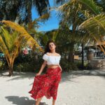 Avneet Kaur Instagram - I love the new @kayak_in travel app. #SearchOneAndDone . I make sure I check it when planning any trip as it compares prices from multiple travel sites at once . Don't miss out go check their app now to save on your next trip ! I'm happy working on them since I already use them for my trips ! #ad Maldives