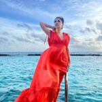 Avneet Kaur Instagram - Sunsets and palm trees.🧡🌴🌅✨ Wearing- @urbanic_in . . . . . . @ncstravels @emeraldmaldivesresortspa Emerald Maldives Resort & Spa