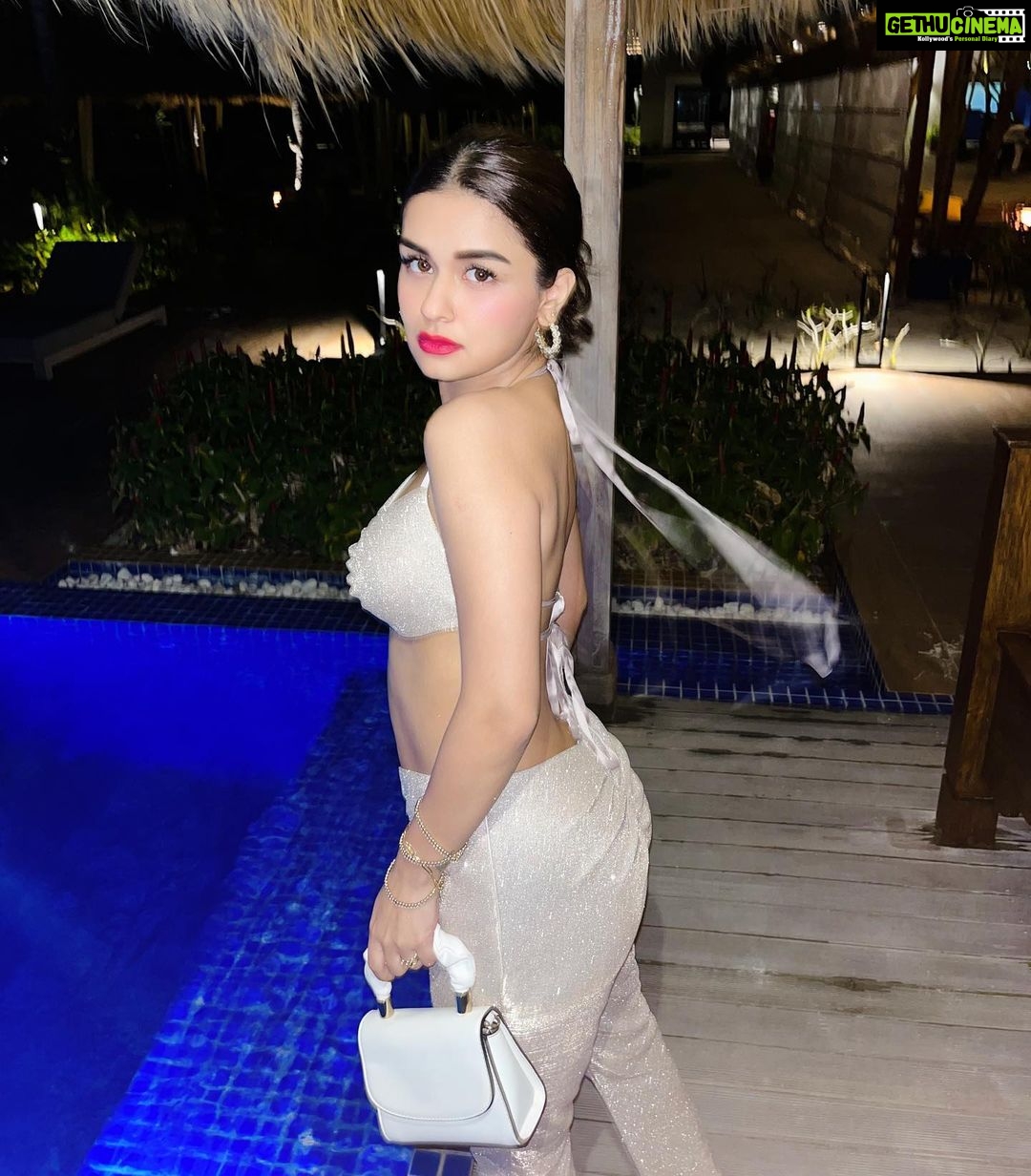 Avneet Kaur Instagram - She is a mess but sheโs a masterpiece.๐ค๐ Wearing- @leaclothingco . . . . . . @ncstravels @emeraldmaldivesresortspa Emerald Maldives Resort & Spa