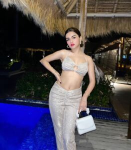 Avneet Kaur Instagram - She is a mess but she’s a masterpiece.🤍💋 Wearing- @leaclothingco . . . . . . @ncstravels @emeraldmaldivesresortspa Emerald Maldives Resort & Spa