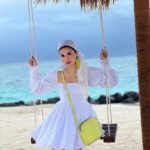 Avneet Kaur Instagram - Paradise found.🤍🥥🍁 #Maldives2022 #TravelWithAk #SeeTheWorldWithAk #Monsoon . . . . Wearing- @leaclothingco @ncstravels @emeraldmaldivesresortspa Emerald Maldives Resort & Spa