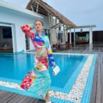 Avneet Kaur Instagram - Monsoon is here in Maldives.🌨💙🌊🐬✨ . . . . . Outfit: @styledivacouture Stylist: @styling.your.soul @ncstravels @emeraldmaldivesresortspa Emerald Maldives Resort & Spa