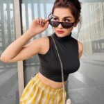 Avneet Kaur Instagram - I love sarcastic people with high vocabularies.🖤💛⚡️ Wearing- @urbanic_in 📸- @krupalakhanii.16