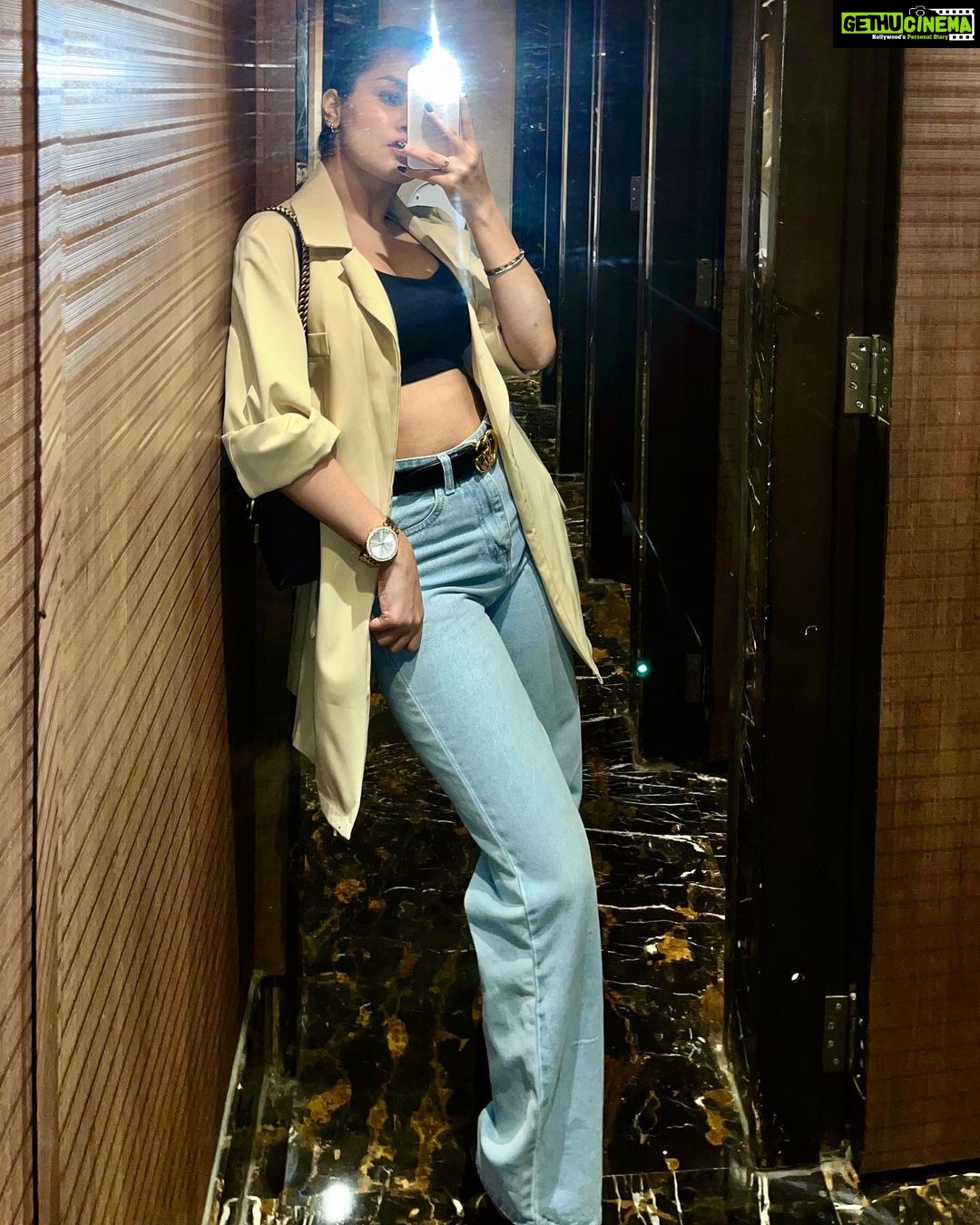 Avneet Kaur Instagram - Iām a boss now I make money moves.š¤š„ #styledbyme #avneetstylediaries