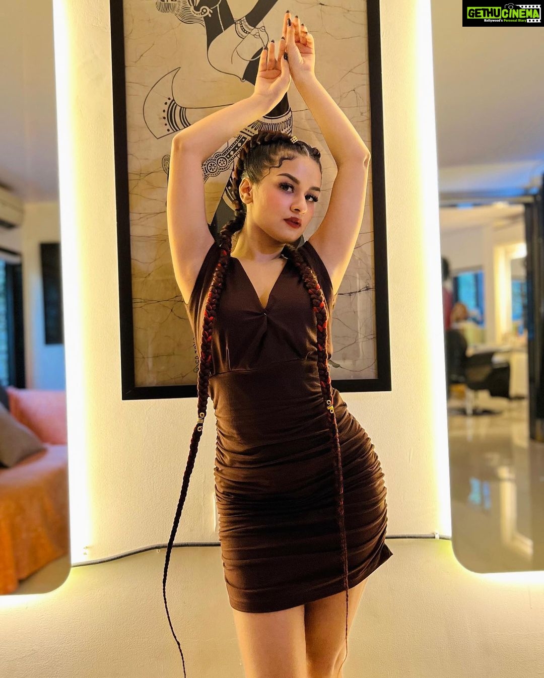 Avneet Kaur Instagram - Baby, I got everything and so much more than she's got 👅🤎✨