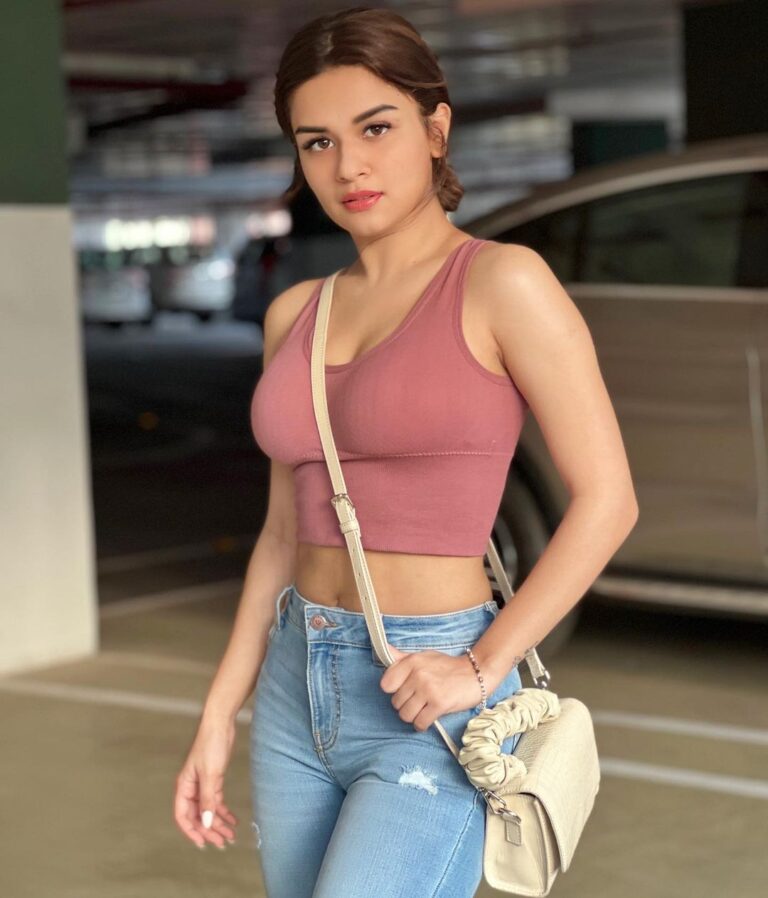 Avneet Kaur Instagram - All about the vibe.♥️💫
