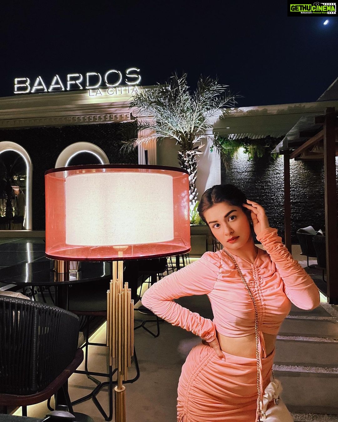 Avneet Kaur Instagram - I wish to live a life that causes my soul to dance inside my body.♥️✨ Styling : @styling.your.soul Outfit: @herinofficial Baardos La Citta