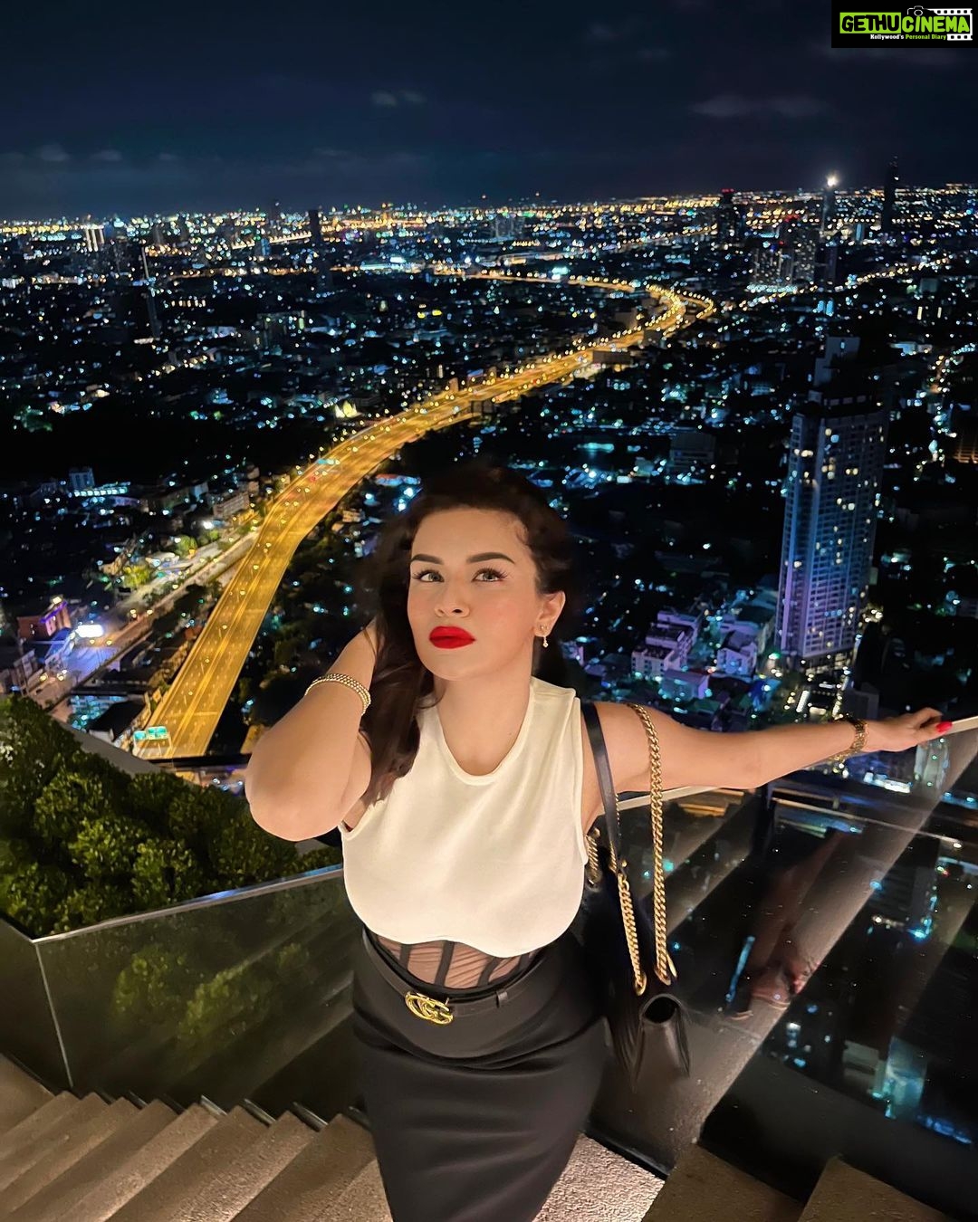 Avneet Kaur Instagram - At the top always 🤍🖤🔝 Outfit:@thechiqueavenue Bag: @gucci Styled by- @styledbysujata Bangkok, Thailand