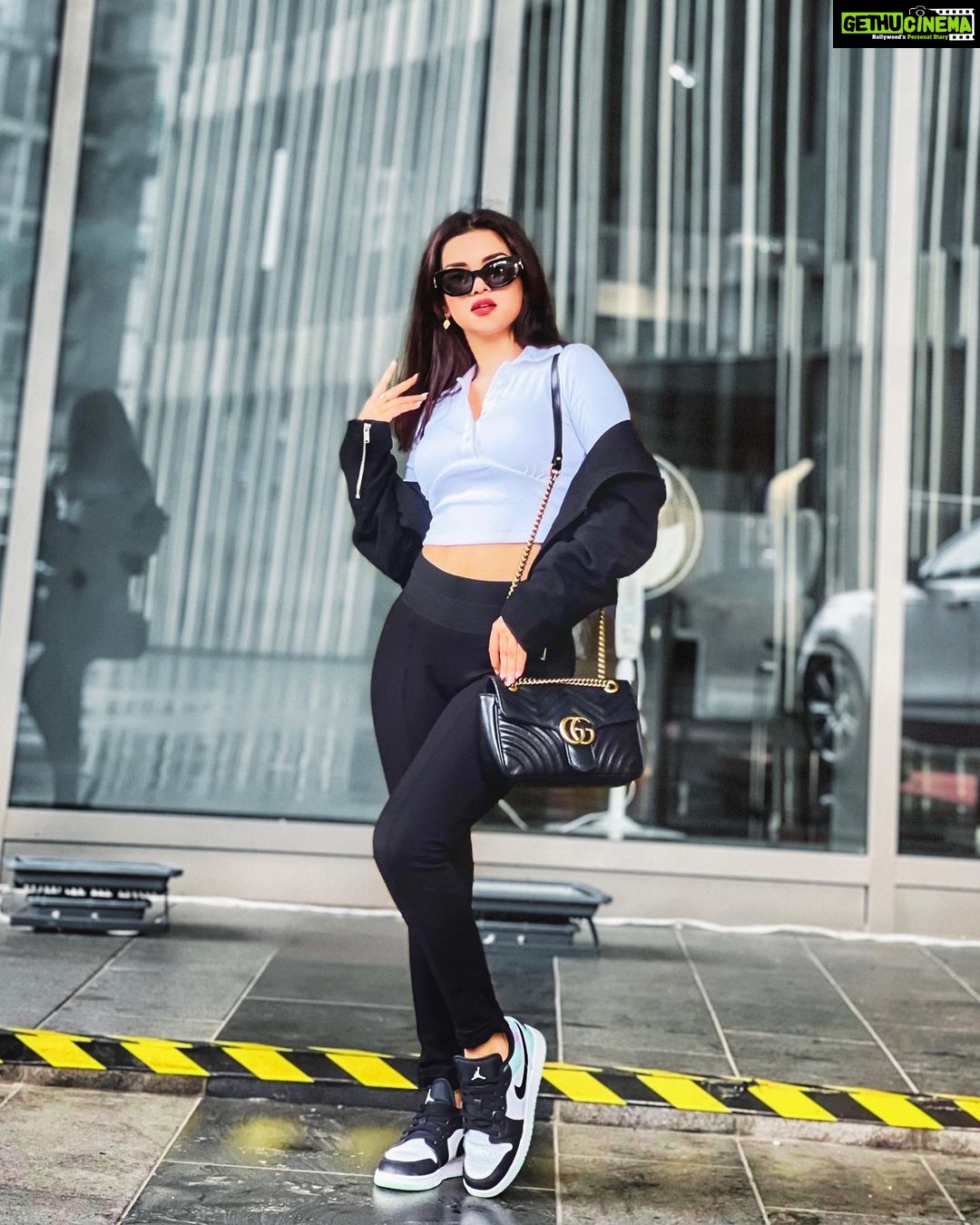 Avneet Kaur Instagram - I wore this outfit yesterday but I’m going different places today… So it’s okay!🖤 #ootd Top- @baesic_world Pants- @zara Jacket- @hm Shoes- @nike Bag- @gucci Shades- @versace 📸- @krupalakhanii.16 Mumbai, Maharashtra