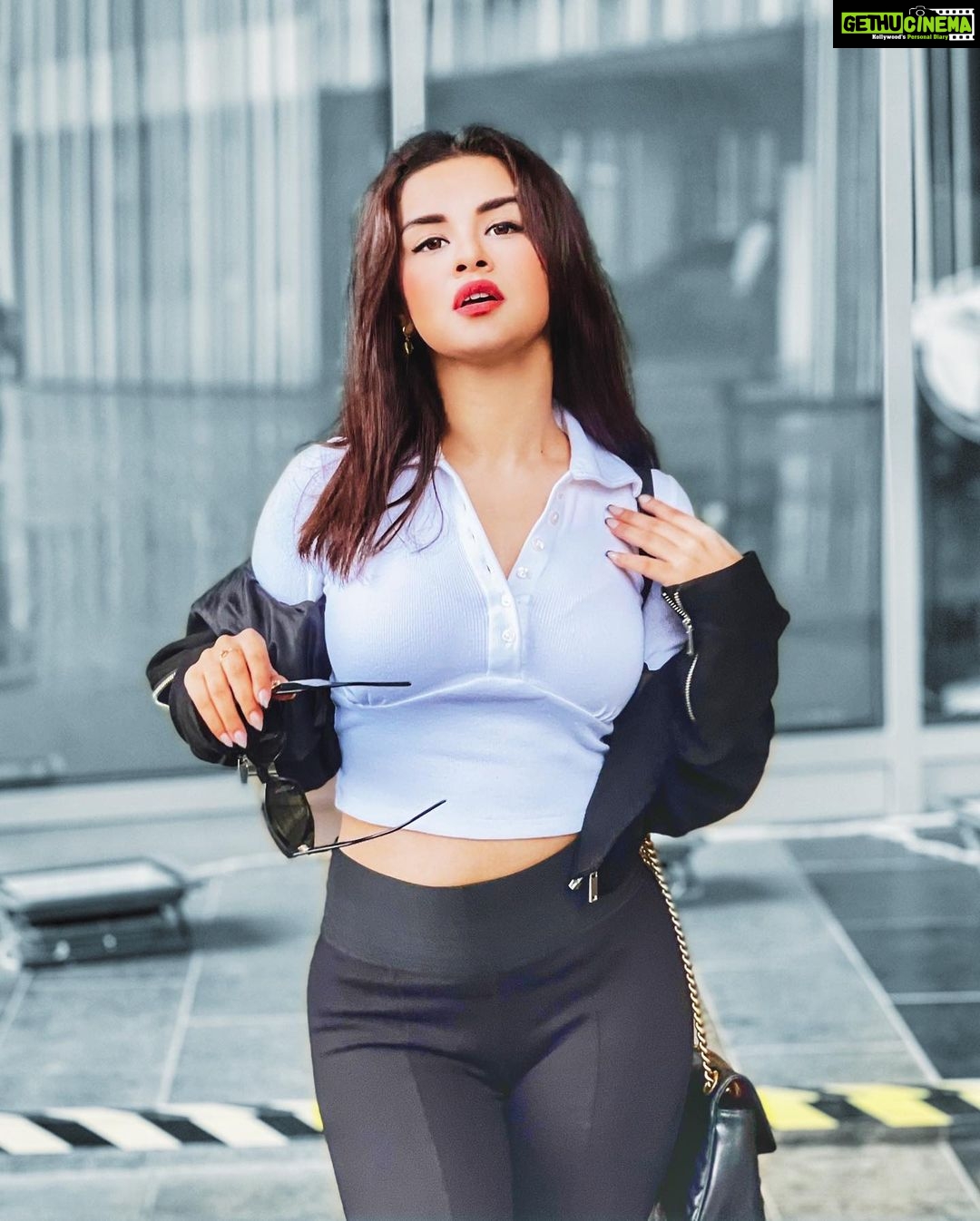 Avneet Kaur Instagram - I wore this outfit yesterday but I’m going different places today… So it’s okay!🖤 #ootd Top- @baesic_world Pants- @zara Jacket- @hm Shoes- @nike Bag- @gucci Shades- @versace 📸- @krupalakhanii.16 Mumbai, Maharashtra