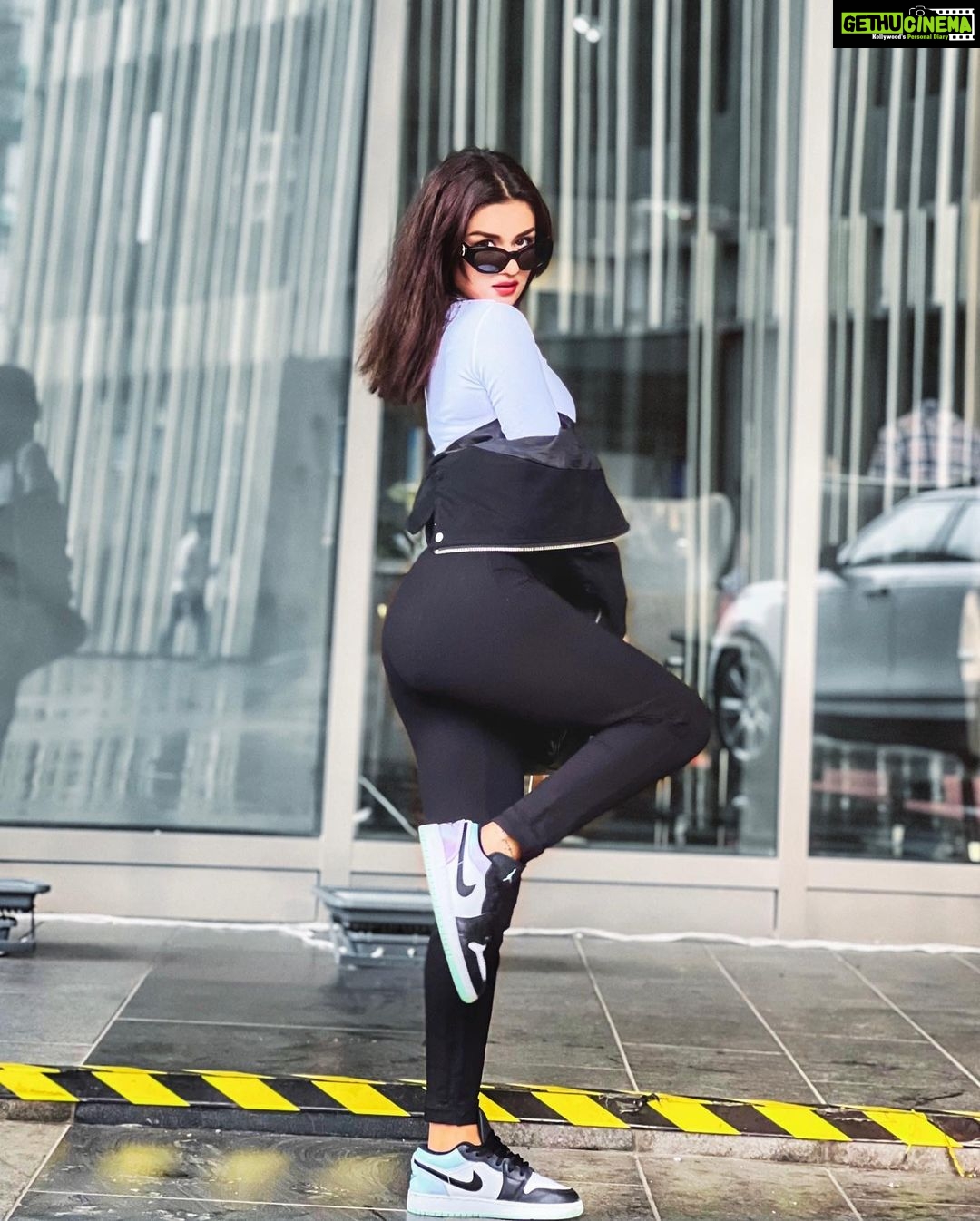 Avneet Kaur Instagram - I wore this outfit yesterday but I’m going different places today… So it’s okay!🖤 #ootd Top- @baesic_world Pants- @zara Jacket- @hm Shoes- @nike Bag- @gucci Shades- @versace 📸- @krupalakhanii.16 Mumbai, Maharashtra