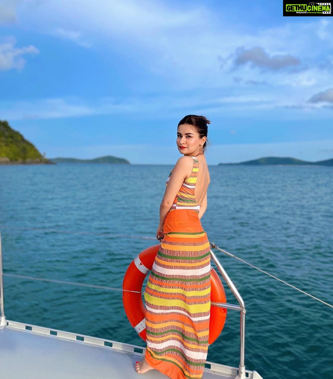 Avneet Kaur Instagram - See the line where the sky meets the sea? It calls me And no one knows How far it goes If the wind in my sail on the sea stays behind me One day I'll know If I go, there's just no telling how far I'll go.πππ #throwback #phuket Phuket, Thailand
