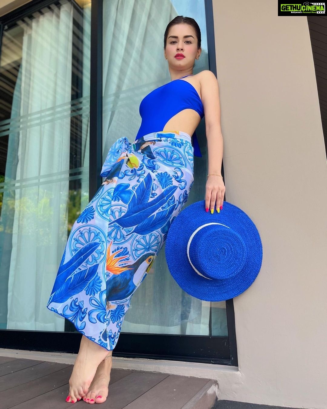 Avneet Kaur Instagram - The tans will fade but the memories will last forever.🌊💙🐟🦋🧊🐬 Styling : @styling.your.soul @priyamehta01 @nidhi_munot Swim suit: @swimwearindia_shop Phuket, Thailand
