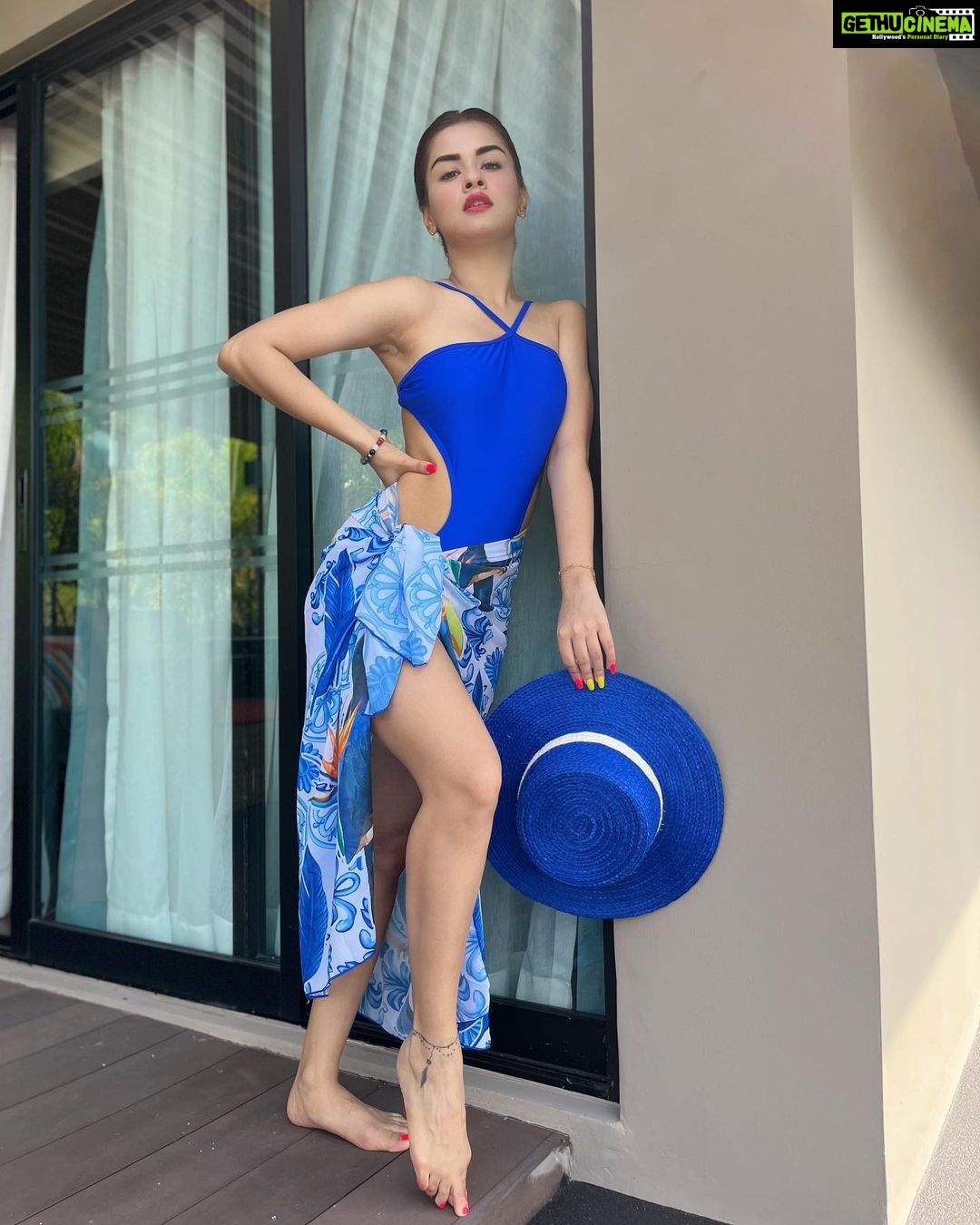 Avneet Kaur Instagram - The tans will fade but the memories will last forever.🌊💙🐟🦋🧊🐬 Styling : @styling.your.soul @priyamehta01 @nidhi_munot Swim suit: @swimwearindia_shop Phuket, Thailand
