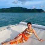 Avneet Kaur Instagram - I got my peaches out in Georgia.🌊🧡🐬🌞 Styling : @styling.your.soul @priyamehta01 @nidhi_munot Swim suit: @swimwearindia_shop Phuket, Thailand