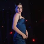 Avneet Kaur Instagram - Cause you’re a sky full of stars.🌌💙 Styled by @natashaabothra @teamnatashaabothra Style team @simstyles20 Outfit @kostume_county Phuket, Thailand
