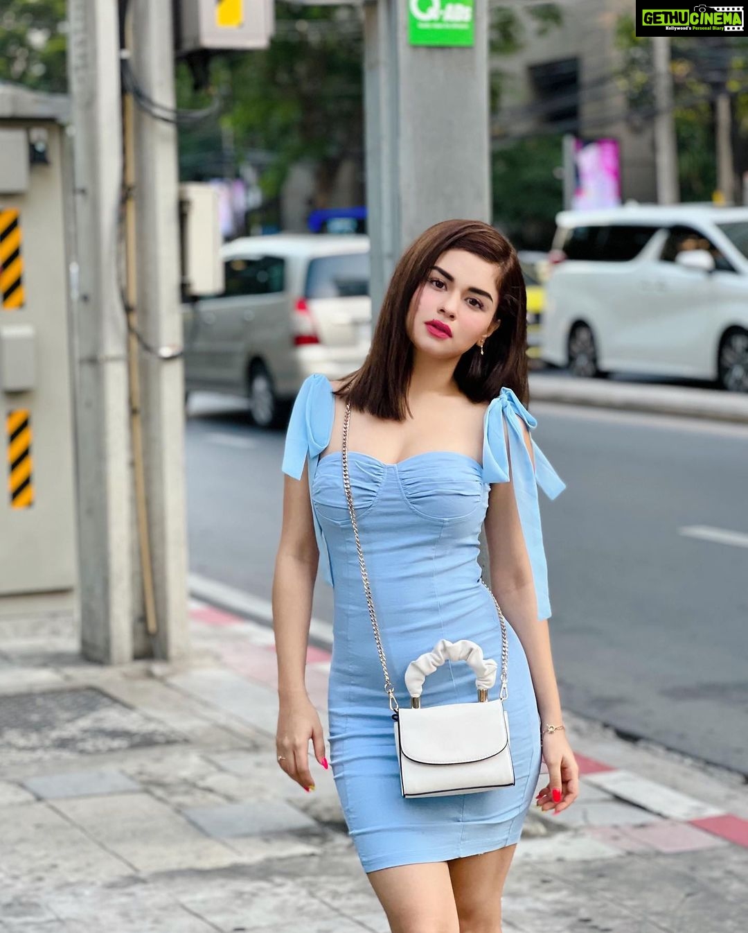 Avneet Kaur Instagram - Happy lil bluebird.💙🌊❄️🫐🐟 Styling : @styling.your.soul @priyamehta01 @nidhi_munot Outfit: @herinofficial Bangkok, Thailand