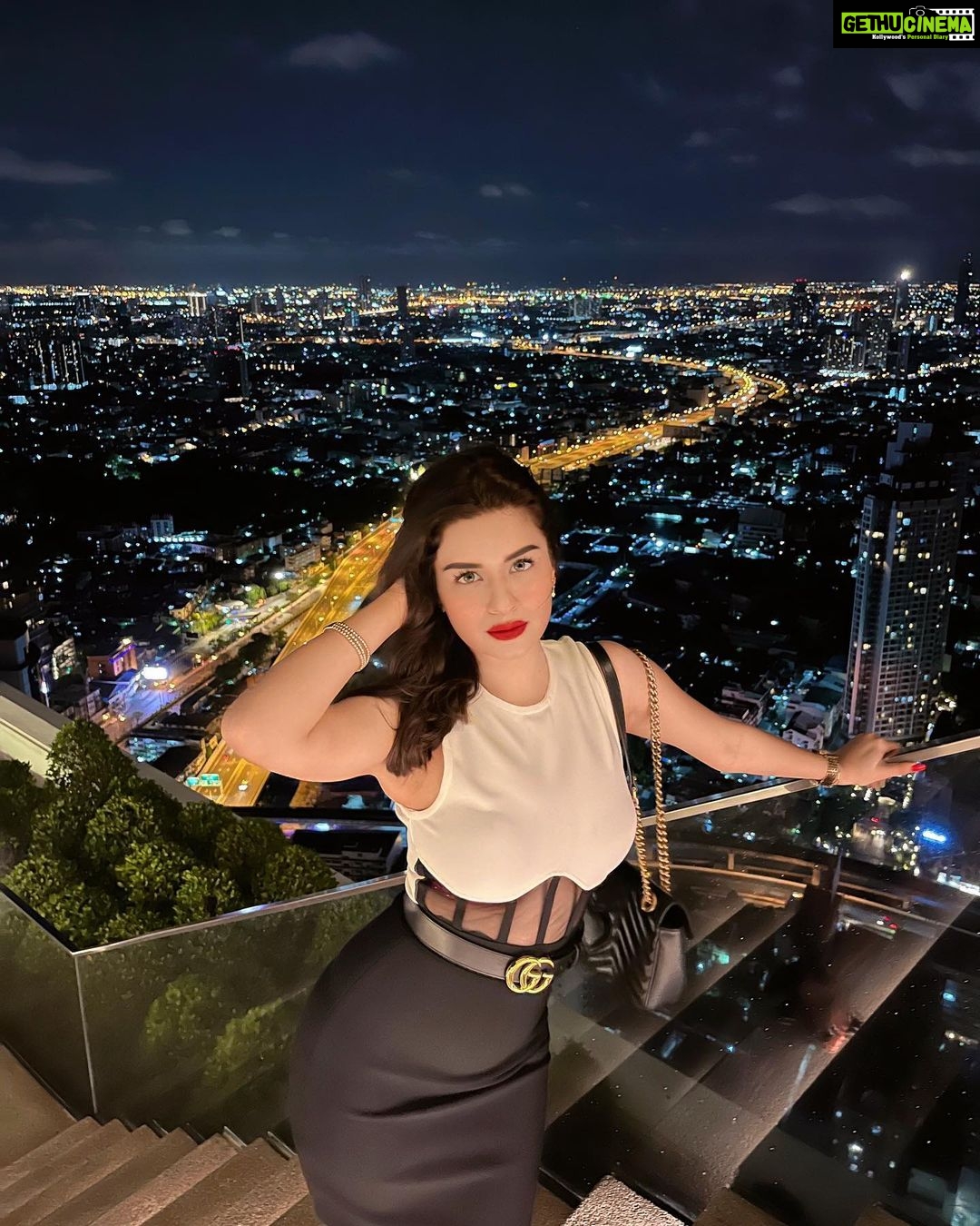 Avneet Kaur Instagram - At the top always 🤍🖤🔝 Outfit:@thechiqueavenue Bag: @gucci Styled by- @styledbysujata Bangkok, Thailand