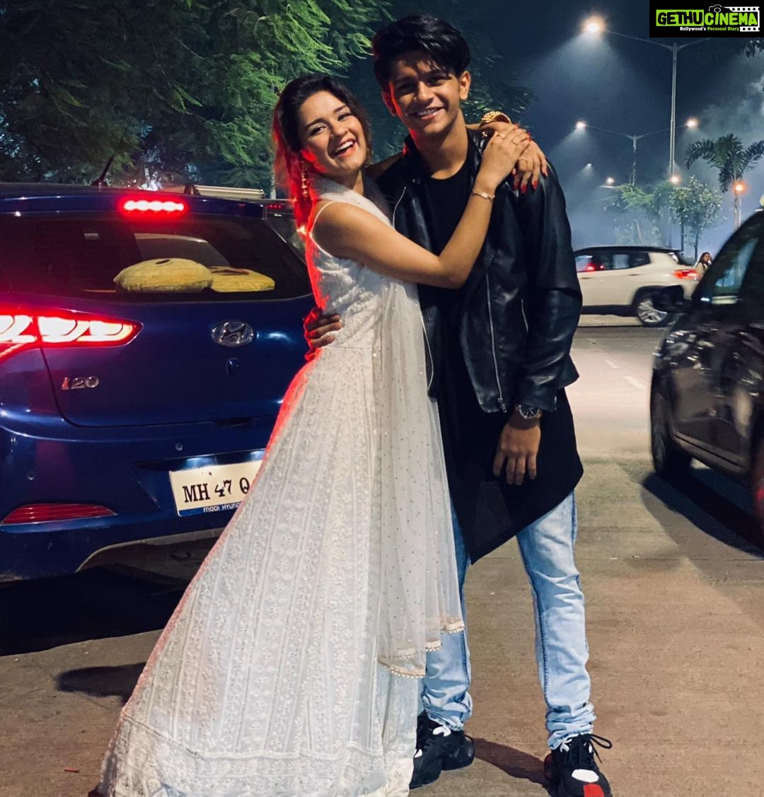 Avneet Kaur Instagram - My only enemy I canβt live without π Happy siblings day π»ππ»β€οΈ @singhjaijeet_4
