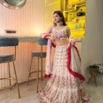 Avneet Kaur Instagram - Happy Gudi Padwa ❤️😊 Styling - @akansha.27 @tiara_gal Outfit - @seasonsmumbai 🤝 - @piyuzzzx.fashion @style_by_ruchi 📸- @sonianandra
