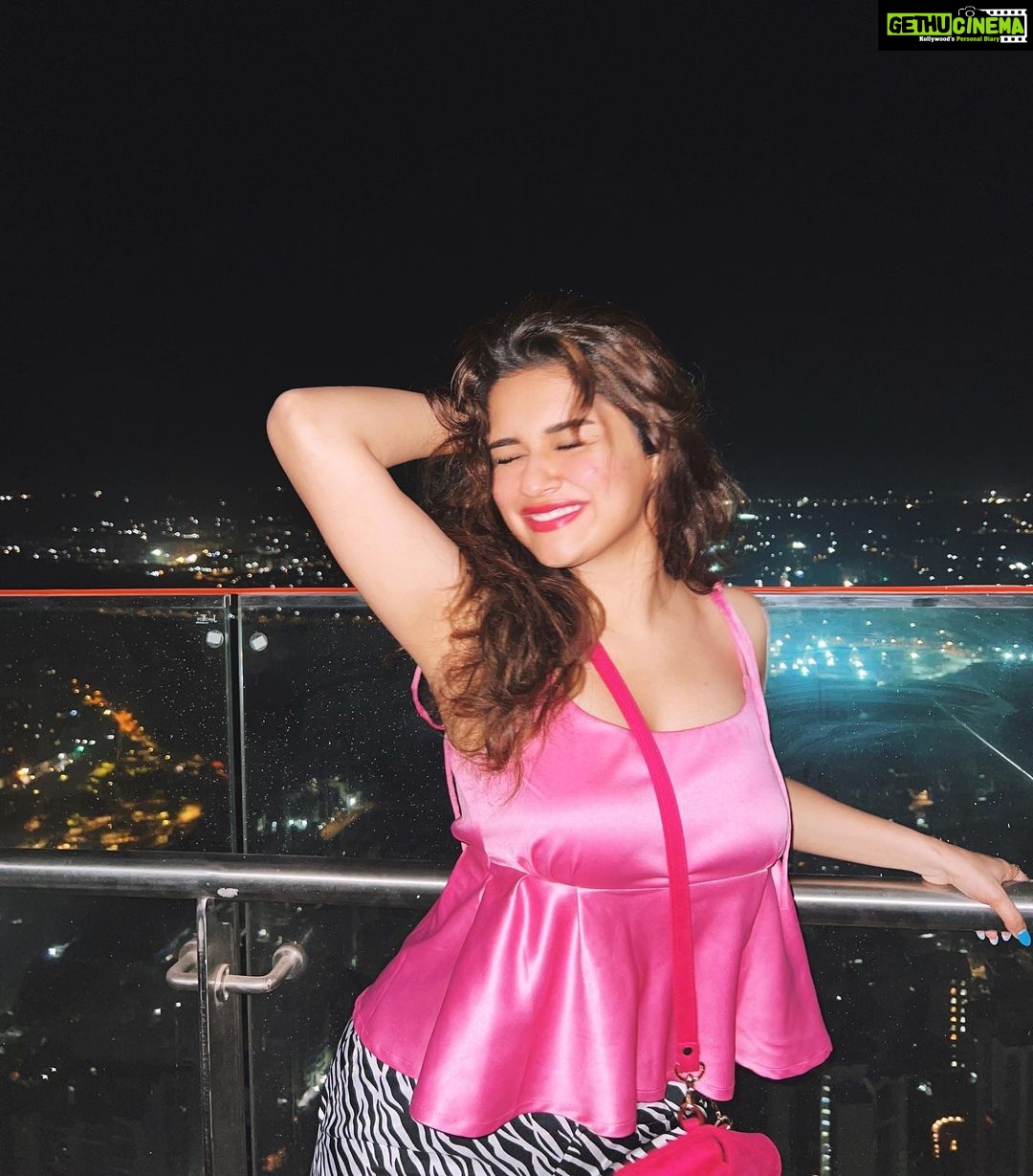 Avneet Kaur Instagram - I throw wishes into the night and wait for the stars to catch them.✨💕 Wearing- @diamondlady.in 📸- @krupalakhanii.16 Mumbai, Maharashtra