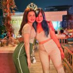 Avneet Kaur Instagram - Just hanging with @salonidaini_ 👭🏻❤️ #lastnight #goodtimes Mumbai, Maharashtra