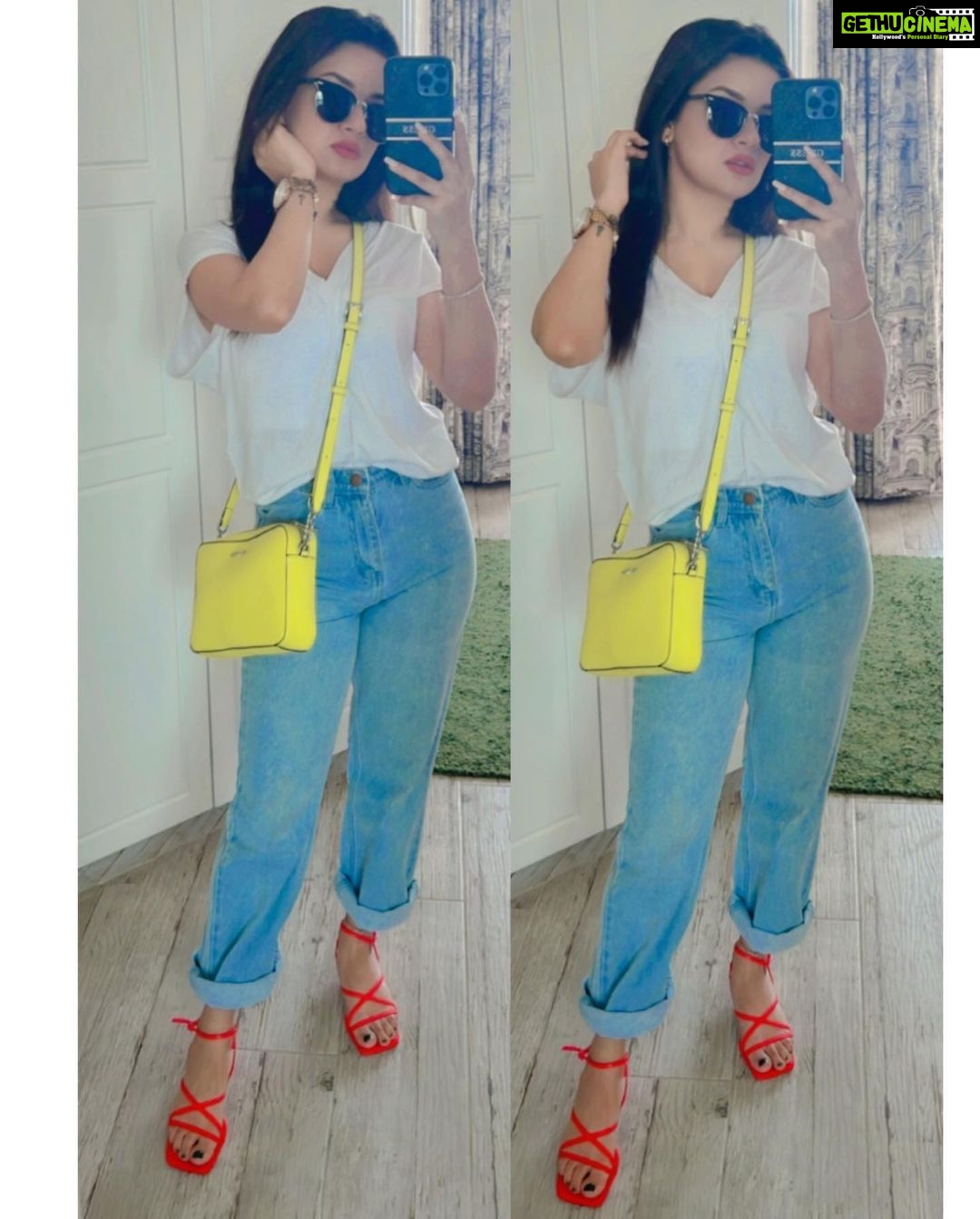 Avneet Kaur Instagram - Some outfits that never got a chance to come on the gram 😛❤️ #avneetstylediaries #whatiwore