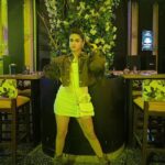 Avneet Kaur Instagram – Hands up for your colors 🤍🔥 #ootn #styledbyme Mumbai, Maharashtra