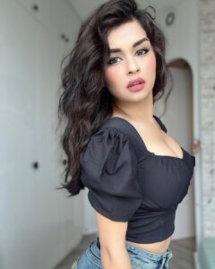 Avneet Kaur Instagram - To the divine, mischievous spark in you.🖤✨ Top- @ewayoung Jeans- @offduty.india