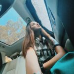 Avneet Kaur Instagram - I sneezed on the beat and the beat got sickahhhh….💚💙🎵 #musicandme #vibes #ootd Mumbai, Maharashtra