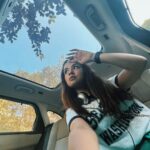 Avneet Kaur Instagram - I sneezed on the beat and the beat got sickahhhh….💚💙🎵 #musicandme #vibes #ootd Mumbai, Maharashtra