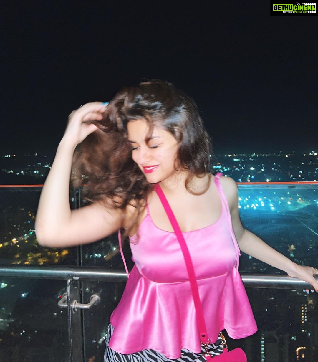 Avneet Kaur Instagram - I throw wishes into the night and wait for the stars to catch them.✨💕 Wearing- @diamondlady.in 📸- @krupalakhanii.16 Mumbai, Maharashtra