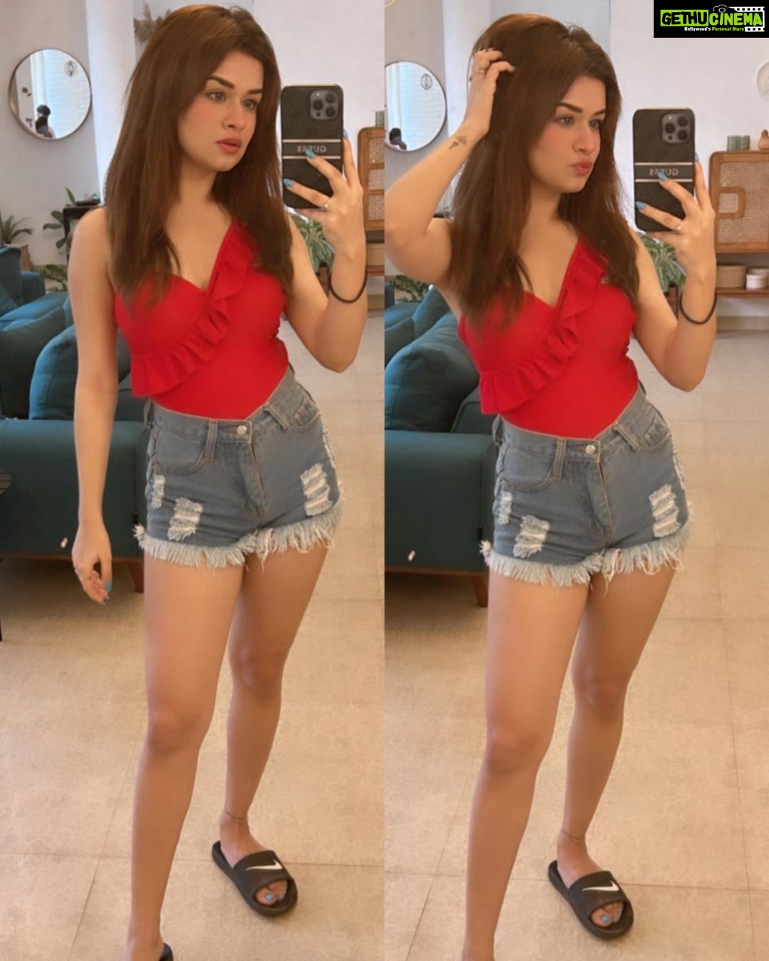Avneet Kaur Instagram - Some outfits that never got a chance to come on the gram 😛❤️ #avneetstylediaries #whatiwore