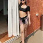 Avneet Kaur Instagram - Whatever makes you feel like the sun from inside and out chase that.🌞❤️✨ Wearing- @hersheinbox Styled by- @neelangi_johari Goa