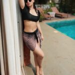 Avneet Kaur Instagram - Whatever makes you feel like the sun from inside and out chase that.🌞❤️✨ Wearing- @hersheinbox Styled by- @neelangi_johari Goa